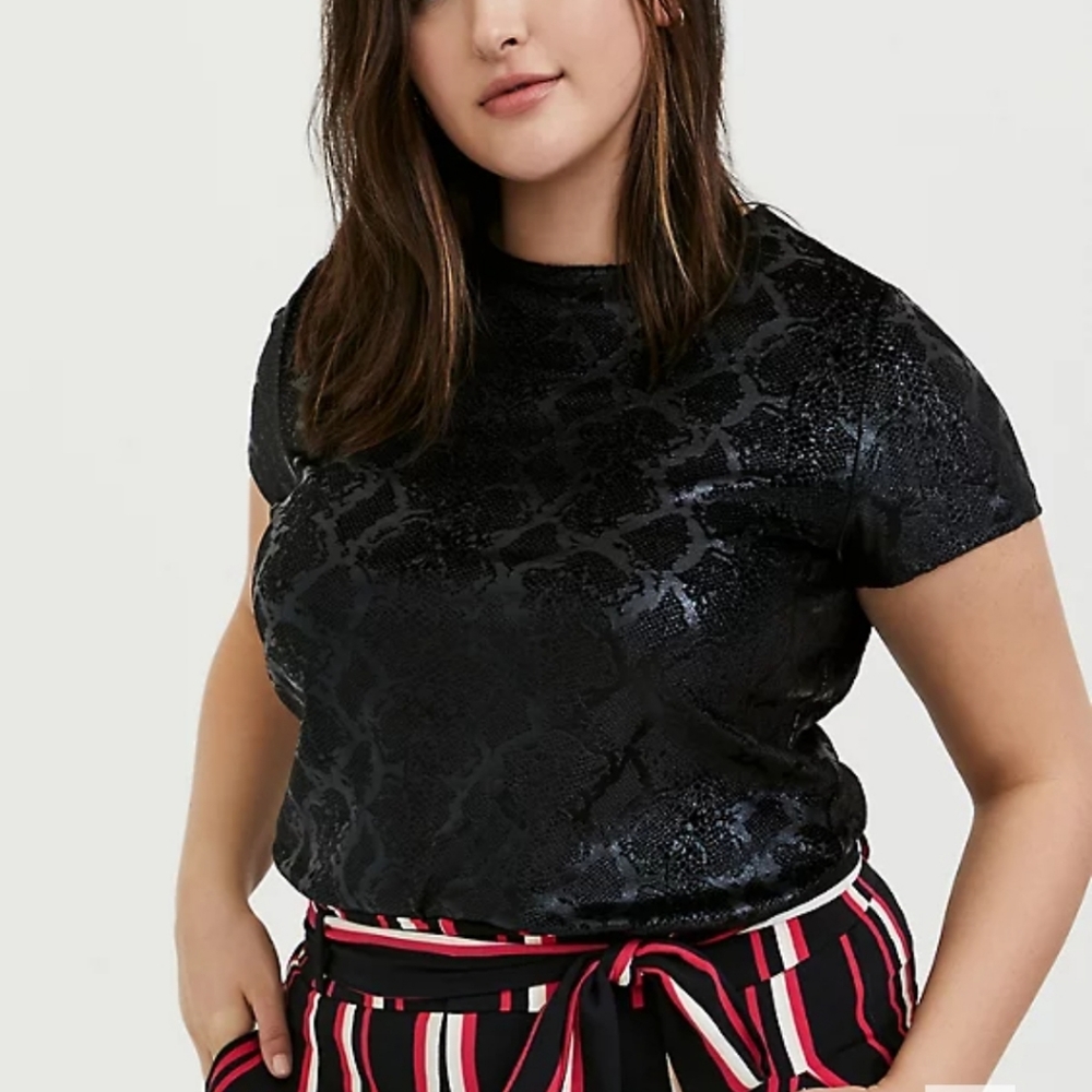 COPY - Torrid 1 Black Stretch Velvet Snakeskin Top